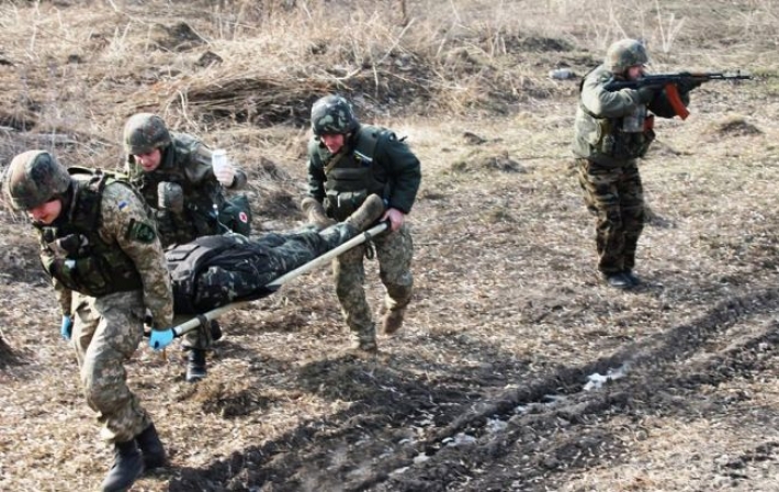 Вторая потеря на Донбассе за сутки: под Золотым смертельно ранили военного