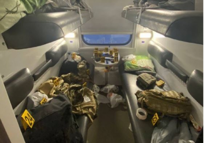 Стрельба в поезде "Укрзализныци": новые подробности и фото из вагона