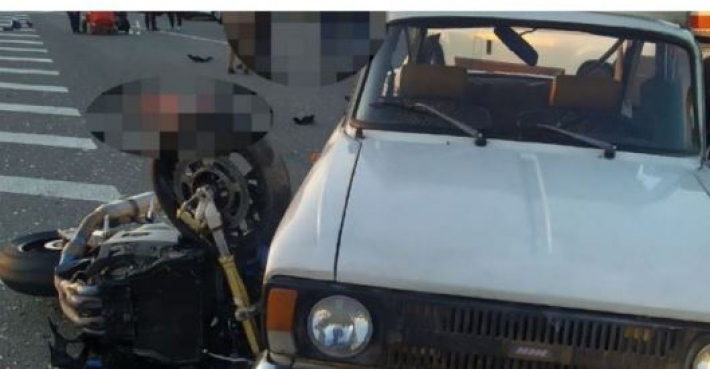 Под Киевом произошло смертельное ДТП с мотоциклом - девушка с парнем в больнице: фото
