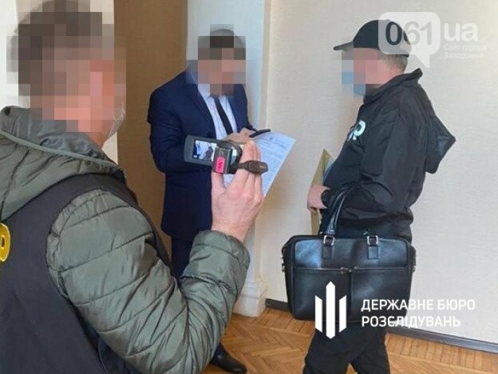 В Бердянске прокурор и депутат требовали 4 тысячи долларов за закрытие дела об избиении правоохранителя, - ФОТО