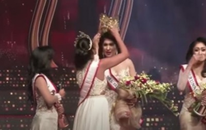 Королева красоты Шри-Ланки лишилась короны прямо на сцене (видео)