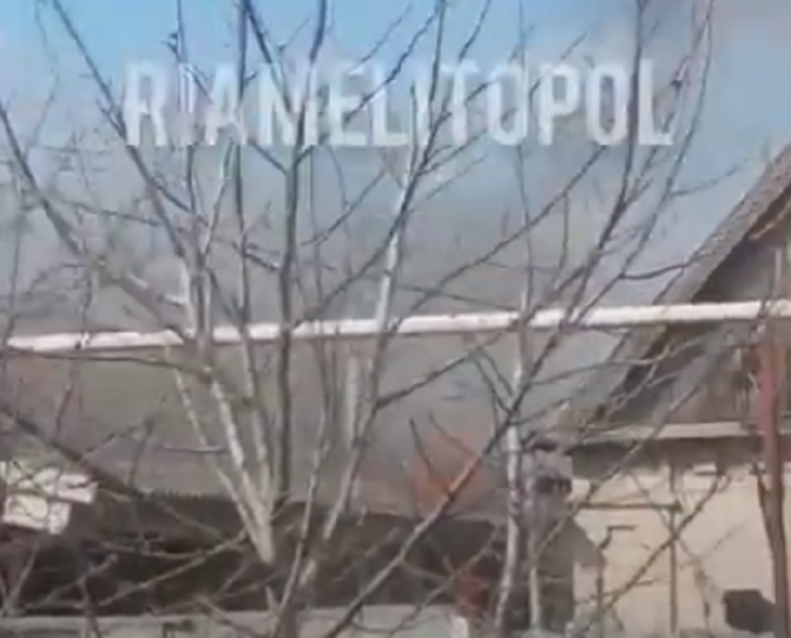 В Мелитополе пожар в сарае едва не оставил хозяев без дома (видео)