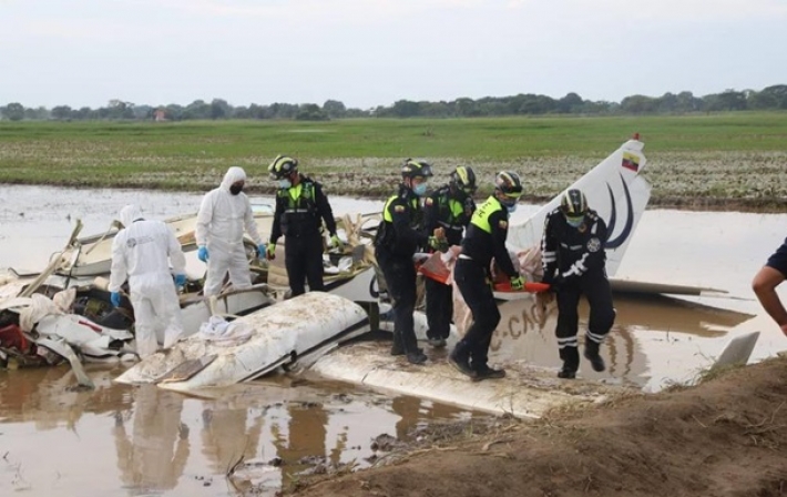 В Эквадоре разбился самолет, есть жертвы (фото)