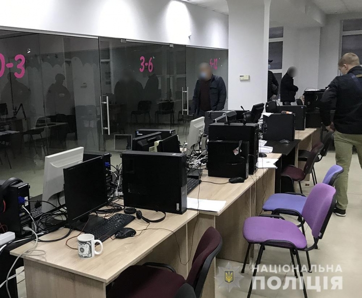 В полиции рассказали подробности разоблачения преступного колл-центра в Мелитополе (фото)