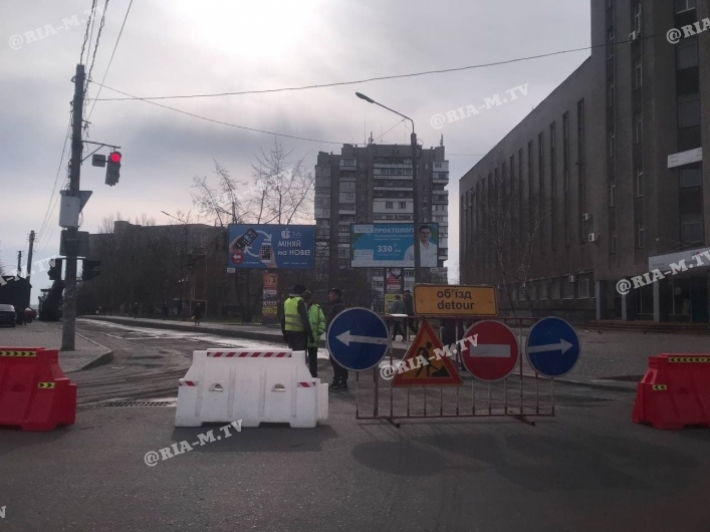 В Мелитополе перекрыли дорогу, ведущую в нижнюю часть города (фото)