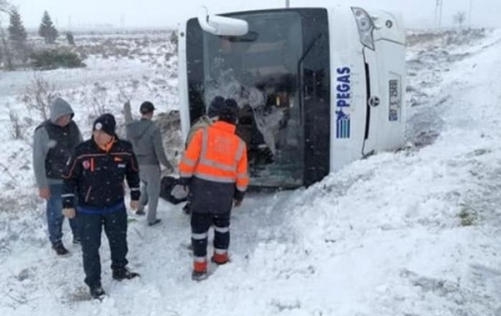 В Турции перевернулся автобус с россиянами, есть жертвы (видео)