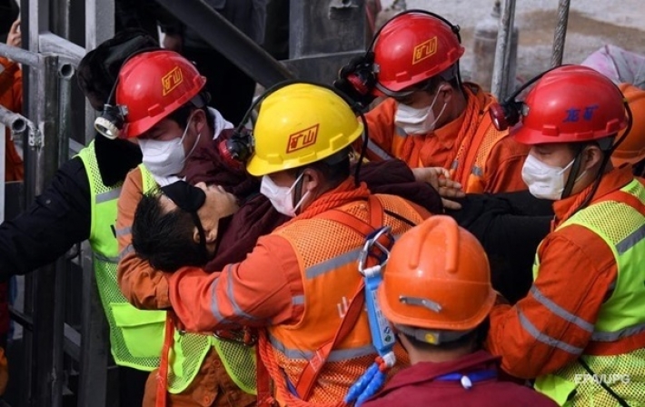 Авария на шахте в Китае: более 20 человек остались под землей