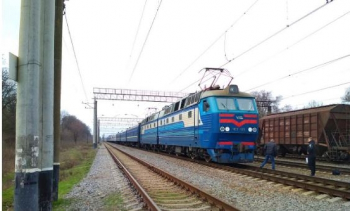 Под Харьковом смертельное ЧП на железнодорожных путях парализовало движение: фото