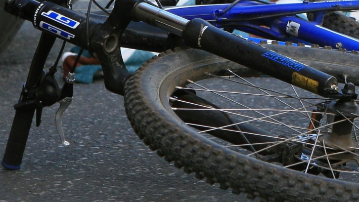 Под Мелитополем женщина упала с велосипеда и получила тяжелые травмы