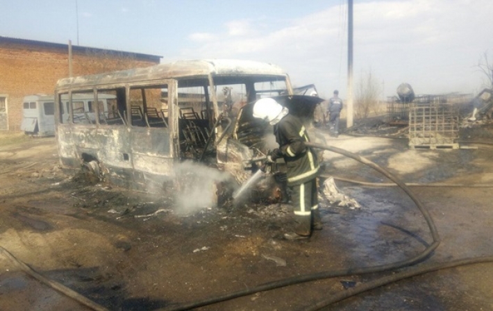 Во Львовской области сгорели три автобуса (фото)