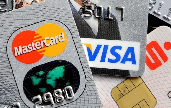 Санкции против РФ: в Кремле не исключают отключения от Visa и MasterCard