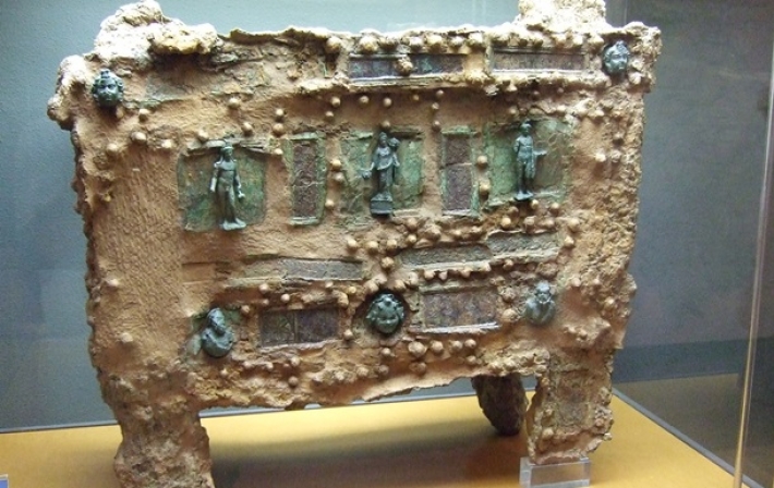 Найден древний сейф с уникальными украшениями