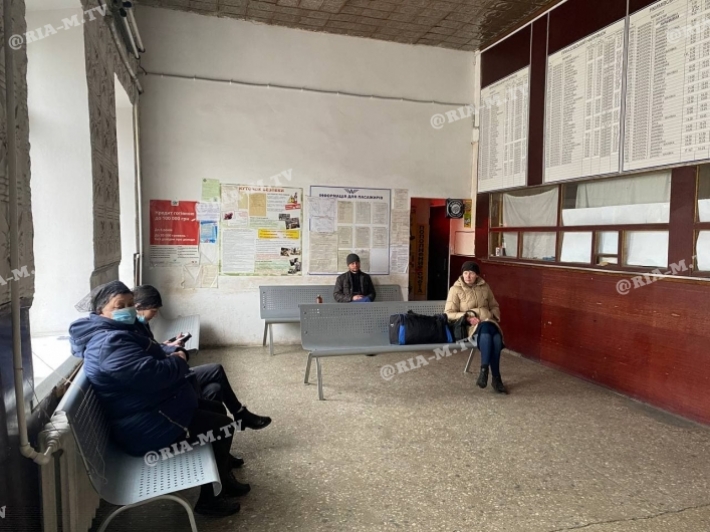 В Мелитополе на пригородном автовокзале пенсионеры в шоке от пропускного режима (фото, видео)
