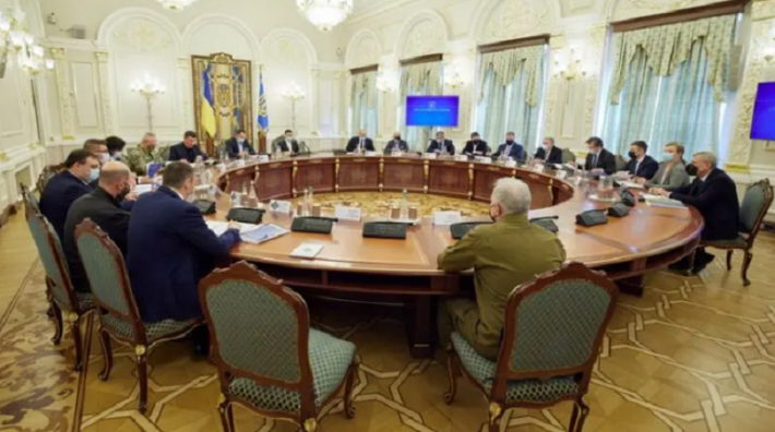 12 санкций по "контрабандистам" и секретный план по Донбассу. Что значат новые решения СНБО