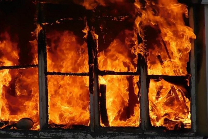 В Запорожье при пожаре в частном доме пострадал мужчина