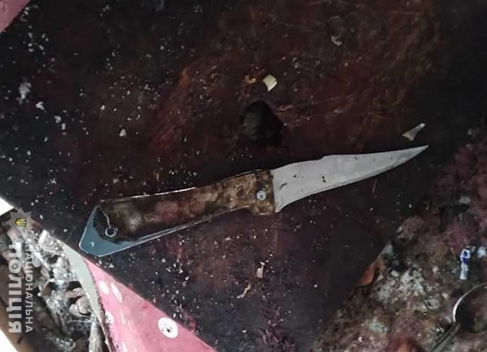 В Мелитополе мужчина изрезал ножом своего товарища (фото)