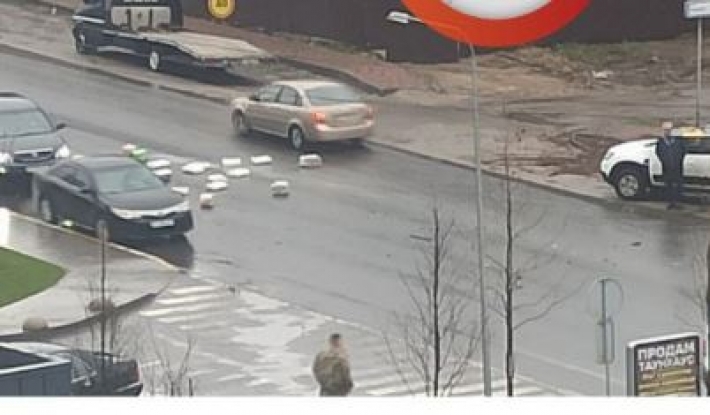 Под Киевом сразу четыре авто попали в аварию: фото масштабного ДТП