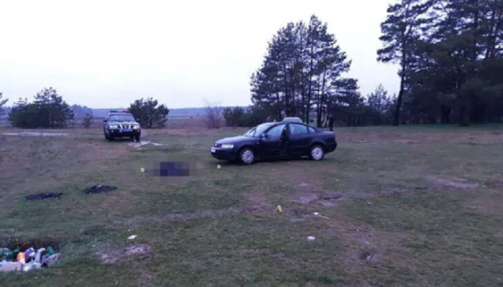 В Ровенской области выпивший мужчина сел за руль и насмерть переехал товарища, с которым отдыхал возле озера