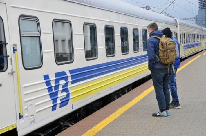 Укрзализныця увеличила число поездов на Пасху и майские праздники: список