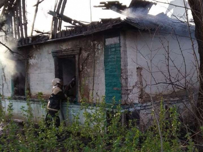 В Запорожской области пылал частный дом (фото)