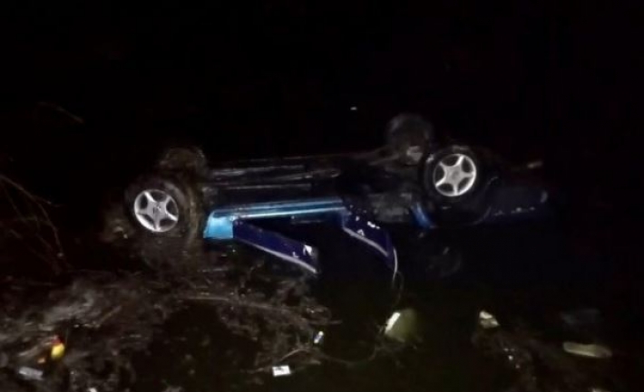 В Черкасской области автомобиль съехал в пруд: три человека погибли
