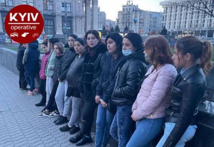 В Киеве засветилась банда "знаменитых" воровок - выжидают своих жертв, фото