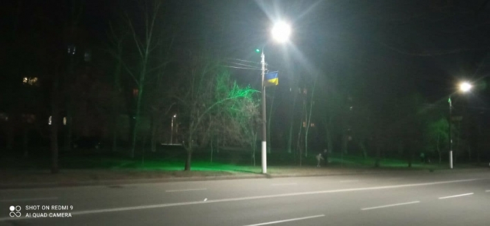 В Мелитополе появилась стильная подсветка на бульваре (фото)