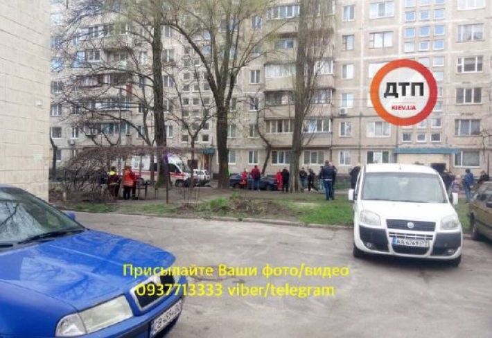 Нанесли удар в шею: в Киеве жестоко убили мужчину, первые детали и фото
