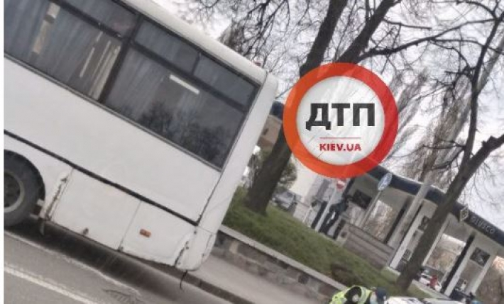 Драка водителя маршрутки с "копами" в Киеве: всплыли неожиданные детали, фото и видео