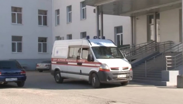 В Киеве "копы" помогли доставить в больницу ребенка: сеть растрогало видео