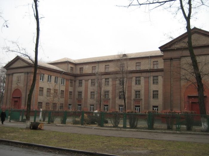 В Запорожье в школе, где ученица покончила с собой, выйдут на акцию протеста