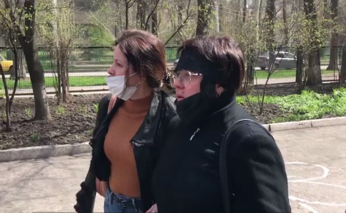 В Запорожье мама покончившей с собой школьницы, рассказала о скандалах в школе и том, что было в день смерти дочери (видео)