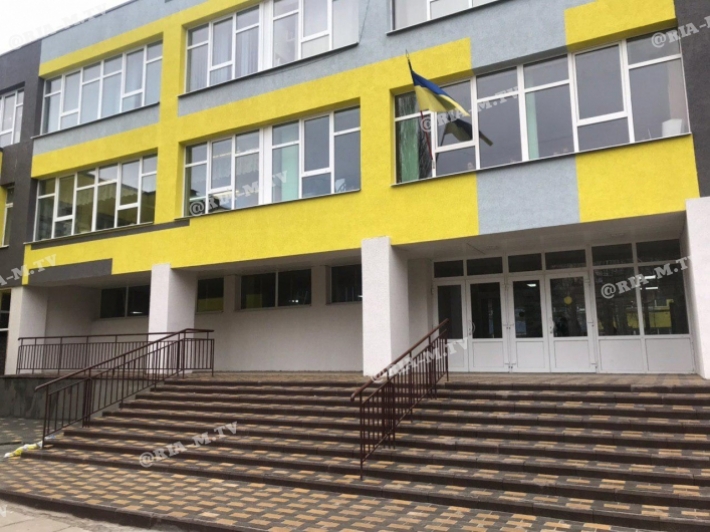 В Мелитополе ученикам целого класса не хватило места в «дефицитной» школе