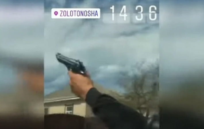 В Золотоноше мужчина устроил стрельбу из авто во время движения (видео)
