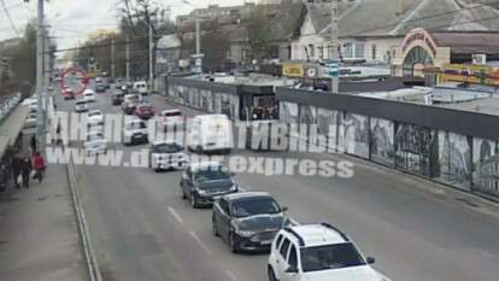 В Днепре на Калиновой сбили мотоциклиста: видео момента ДТП