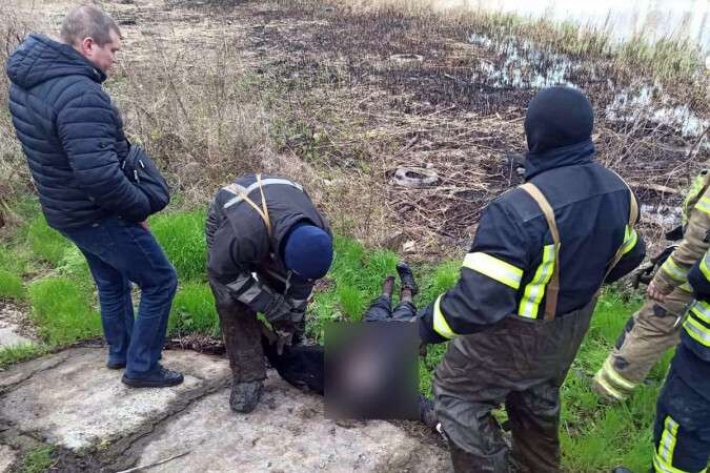 Под Днепром из из водохранилища достали тело погибшей женщины: фото