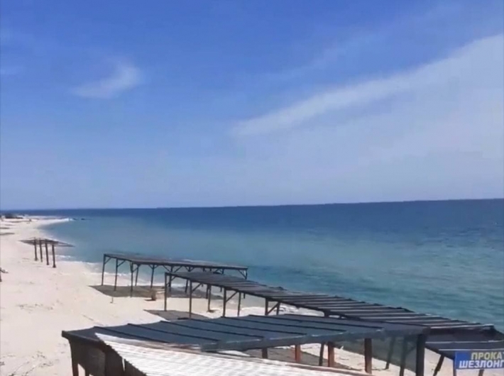 В Кирилловке уже спят на пляже, а в море замечены водолазы (видео)