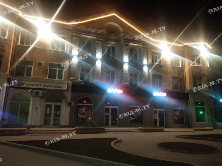 Как вечером выглядит здание в Мелитополе, где установили подсветку