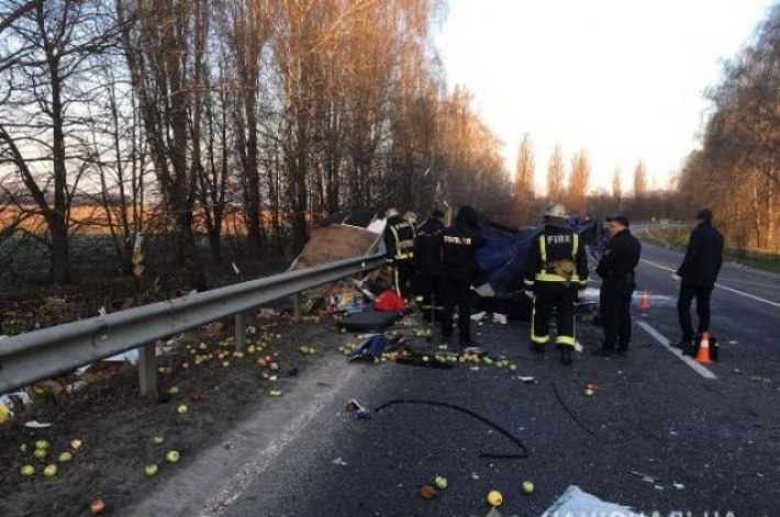 В Винницкой области произошло столкновение двух грузовых авто: есть жертвы