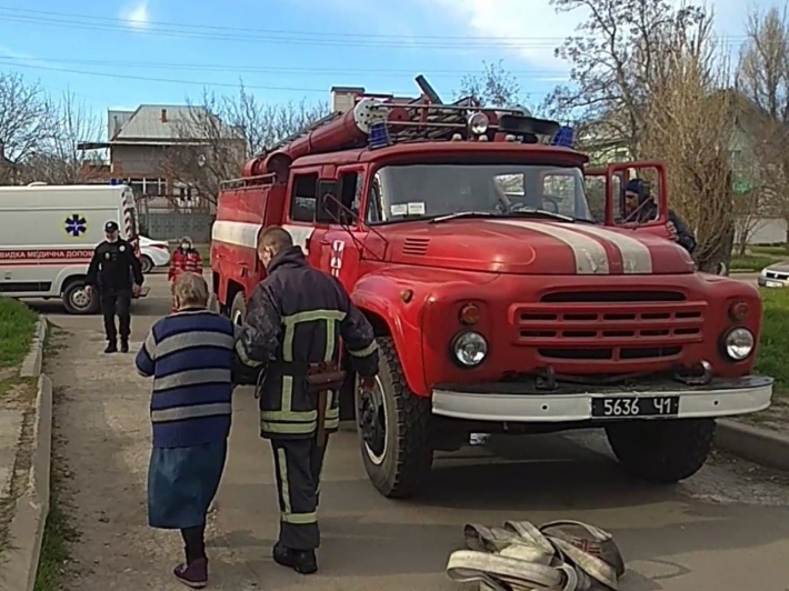 В Бердянске из горящей девятиэтажки эвакуировали людей (фото)