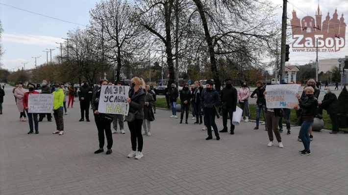 В Запорожье работники рынка провели  акцию протеста под стенами мэрии