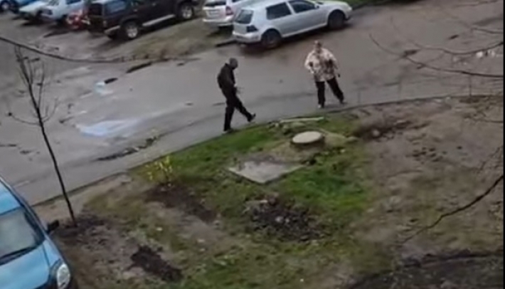 В Житомире "героя парковки" объявили в розыск - угрожает местным жителям: видео