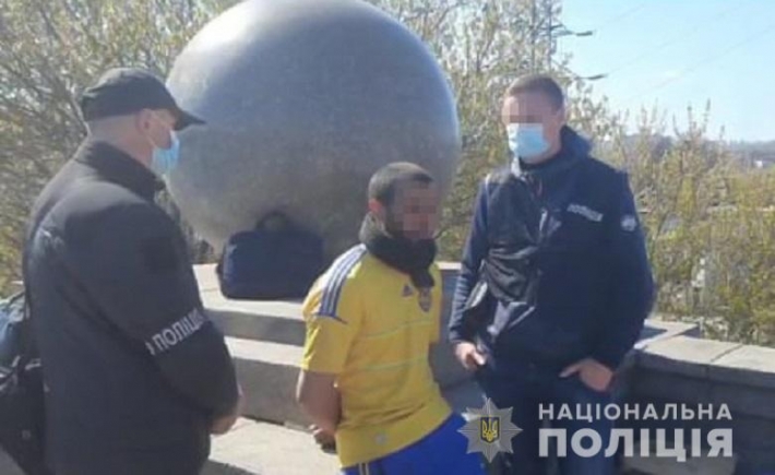 В Киеве задержали парня, который убил и расчленил приятеля: видео