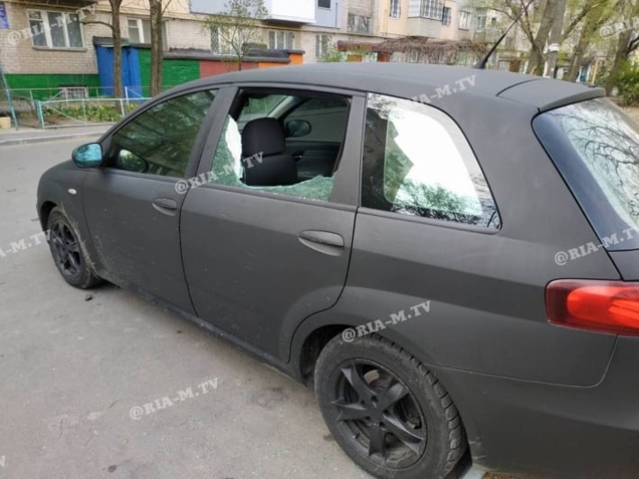 В Мелитополе каждый день жгут автомобили и разбивают стекла - очередная жертва (фото)