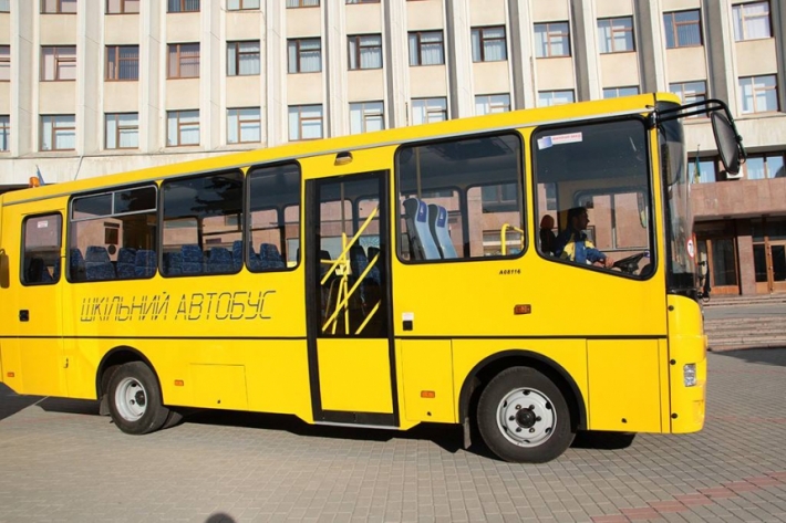 Мелитопольские громады получат новые школьные автобусы и ноутбуки