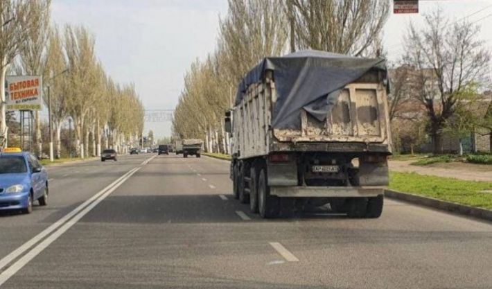 Не только одесситы – кто убивает дороги в Мелитополе (фото)