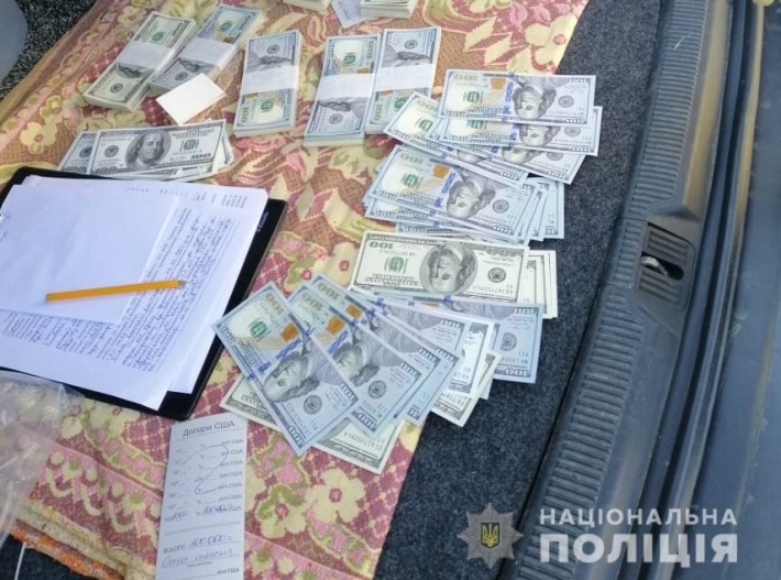 Житель Запорожья за взятку трудоустраивал "начальников полиции"