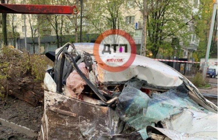 В центре Киева в аварии погибла 17-летняя девушка - за рулем был внук экс-главы МВД: фото