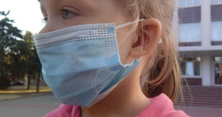 "Похоже на синдром Кавасаки": врач рассказала о симптомах коронавируса у детей