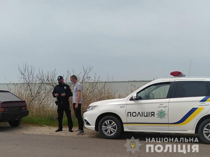 В Бердянске полицейские оштрафовали владельцев нескольких кафе за нарушение карантина